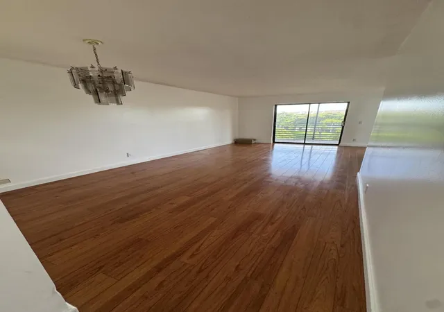 4th image of 10304 Sunrise Lakes Blvd, Sunrise, FL 33322