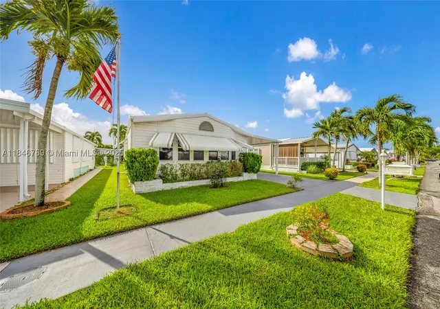 Photo 3 of Manufactured home for sale at 5298 Nw 4th Ter, Deerfield Beach, FL 33064 | MLS# A11846789 | Listing updated on 2026-08-24