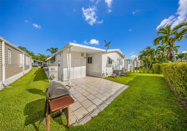 Photo 4 of Manufactured home for sale at 5298 Nw 4Th Ter, Deerfield Beach, FL 33064 | MLS# A11846789 | Listing updated on 2026-08-24