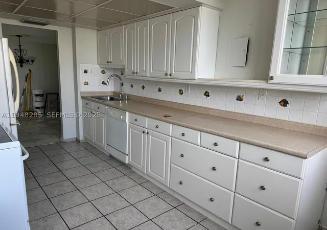 Photo 4 of Condo for sale at 100 Golden Isles Dr #706, Hallandale Beach, FL 33009 | MLS# A11848285 | Listing updated on 2026-10-01