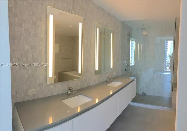 Photo 2 of Condo for sale at 88 Sw 7th St #2305, Miami, FL 33130 | MLS# A11845427 | Listing updated on 2026-08-19