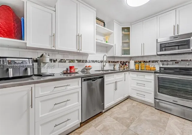 Photo 3 of Condo for sale at 4330 Hillcrest Dr #516, Hollywood, FL 33021 | MLS# A11851409 | Listing updated on 2026-08-23