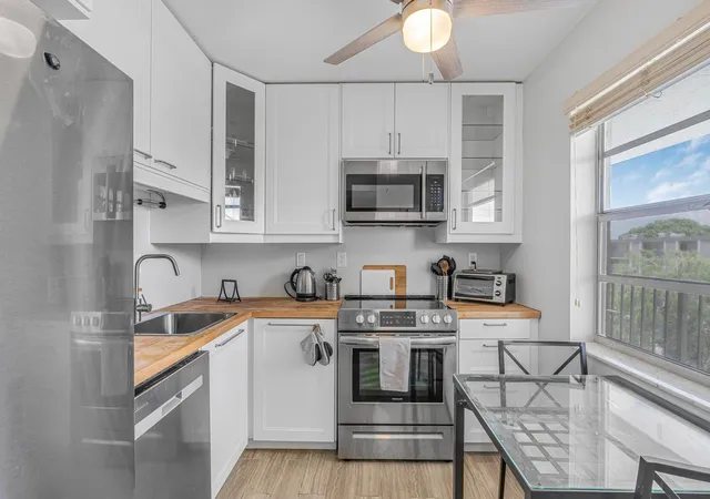 Homes for sale in Lauderdale Lakes, FL | 3000 Nw 48th Ter #423, Lauderdale Lakes, FL 33313 | MLS# F10518493