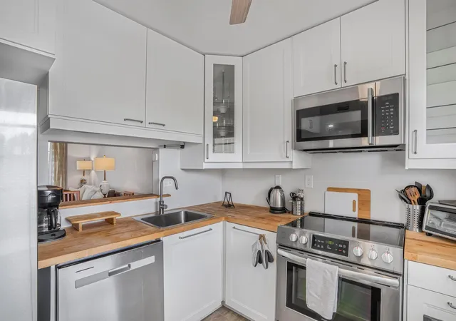 4th image of 3000 Nw 48Th Ter #423, Lauderdale Lakes, FL 33313 | MLS# F10518493