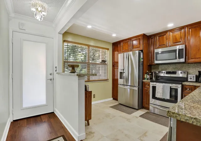 3rd image of 2403 Antigua Cir #B2, Coconut Creek, FL 33066 | MLS# F10518498
