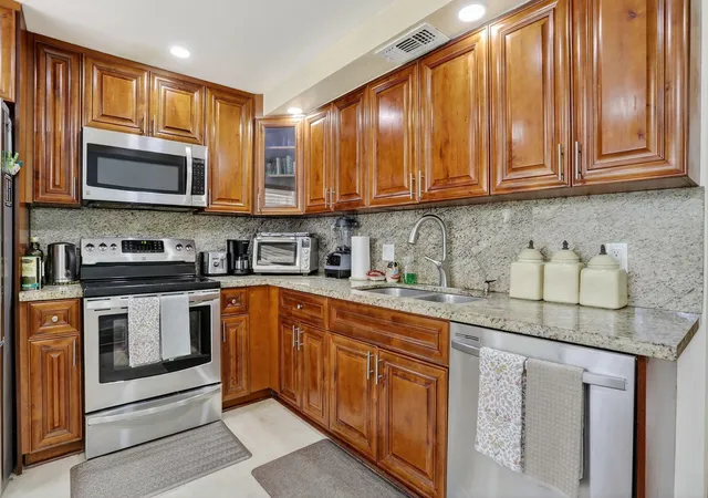 5th image of 2403 Antigua Cir #B2, Coconut Creek, FL 33066 | MLS# F10518498