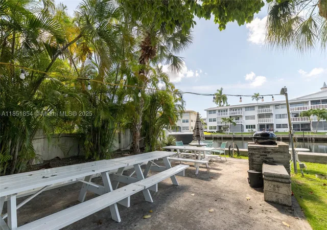26th image of 581 Blue Heron Dr #301-B, Hallandale Beach, FL 33009 | MLS# A11851854