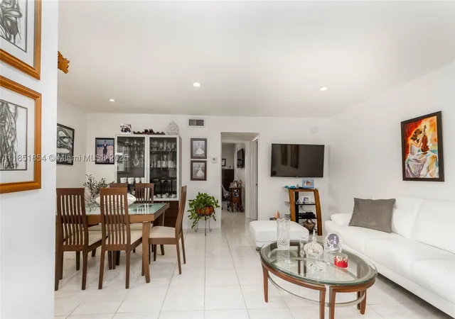5th image of 581 Blue Heron Dr #301-B, Hallandale Beach, FL 33009 | MLS# A11851854