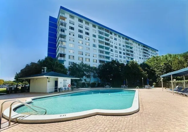 Homes for sale in Hollywood, FL | 4001 Hillcrest Dr #407, Hollywood, FL 33021 | MLS# F10518504