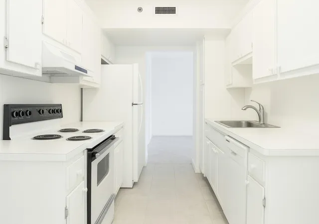 Homes for sale in Hollywood, FL | 4001 Hillcrest Dr #407, Hollywood, FL 33021 | MLS# F10518504