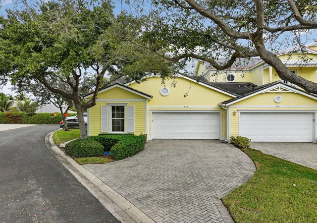 Homes for sale in Hutchinson Island, FL | 906 Mariner Bay Blvd, Hutchinson Island, FL 34949 | MLS# R11113098
