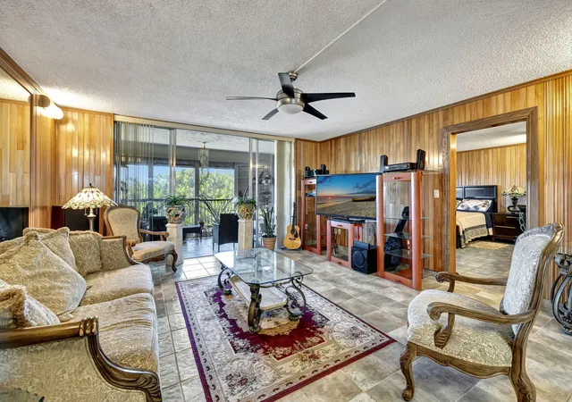 3rd image of 3910 Inverrary Blvd #601-B, Lauderhill, FL 33319 | MLS# R11113118