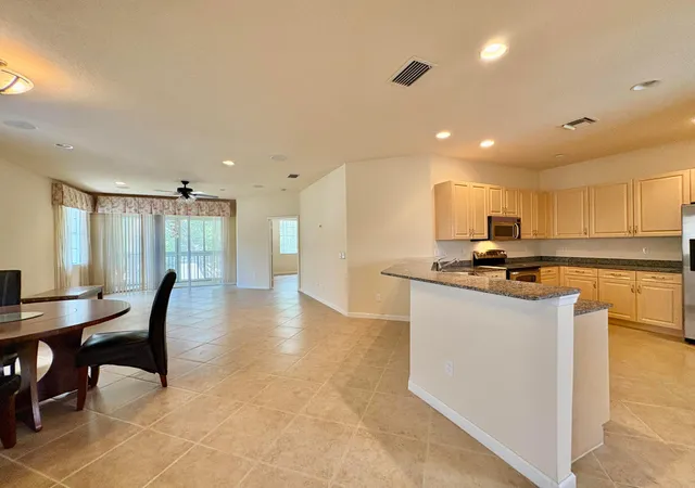 4th image of 23265 Carolwood Ln #201, Boca Raton, FL 33428 | MLS# R11113646