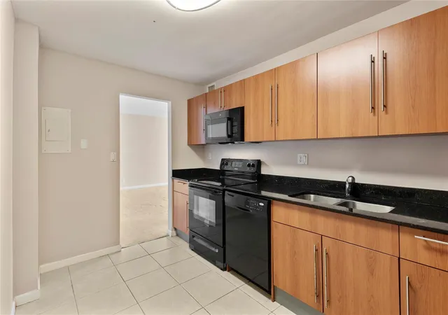 Homes for sale in Hollywood, FL | 3001 S Ocean Drive, Hollywood, FL 33019 | Houzeo