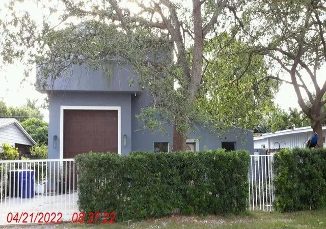 1st image of 810 Sw 10th Ter, Fort Lauderdale, FL 33315 | MLS# F10519238