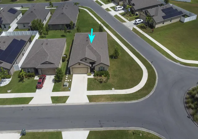 3rd image of 5551 Imagination Dr, Fort Pierce, FL 34947 | MLS# R11113968