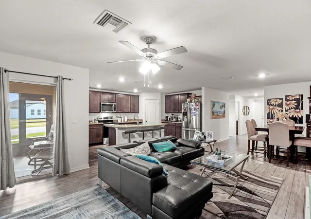 5th image of 5551 Imagination Dr, Fort Pierce, FL 34947 | MLS# R11113968