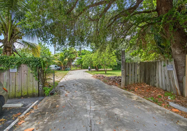 2nd image of 129 Fleming Ave, Greenacres, FL 33463 | MLS# R11114749