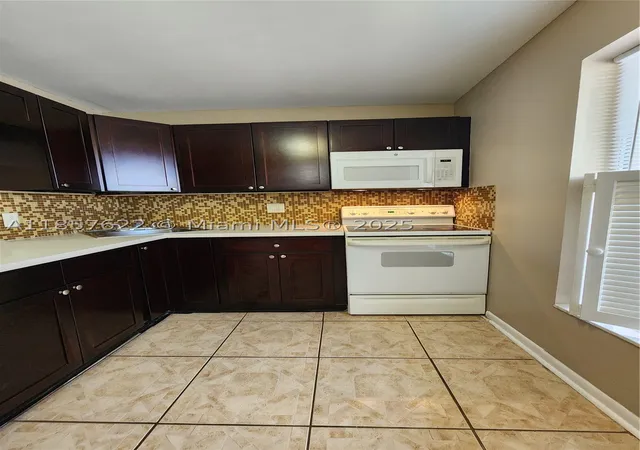 Photo 3 of Sale Pending at 6020 Nw 64th Ave #307, Fort Lauderdale, FL 33319 | MLS# A11857622 | Listing updated on 2025-09-26