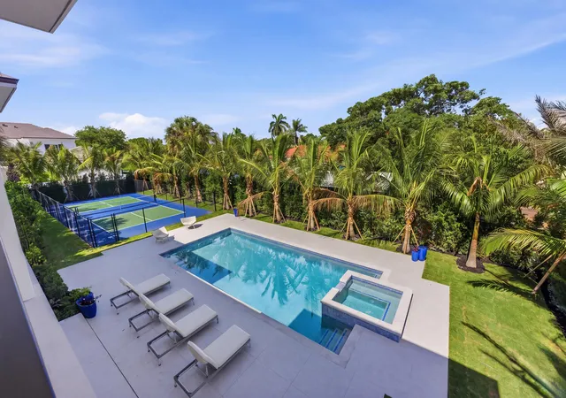 2nd image of 210 Cortez Rd, West Palm Beach, FL 33405 | MLS# R11115399