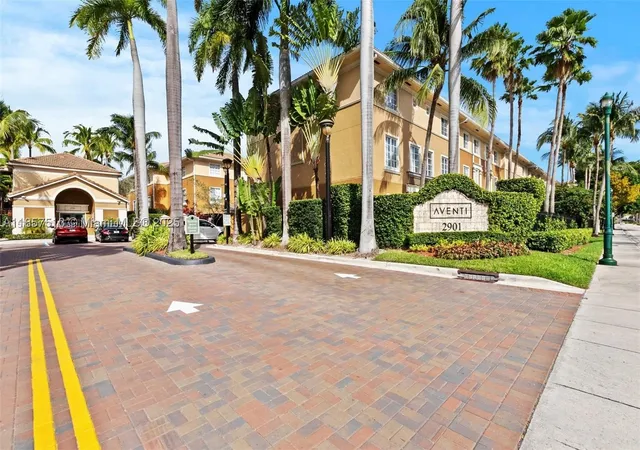 Photo 3 of Townhouse for sale at 2811 Ne 185th St #801, Aventura, FL 33180 | MLS# A11857513 | Listing updated on 2026-10-06