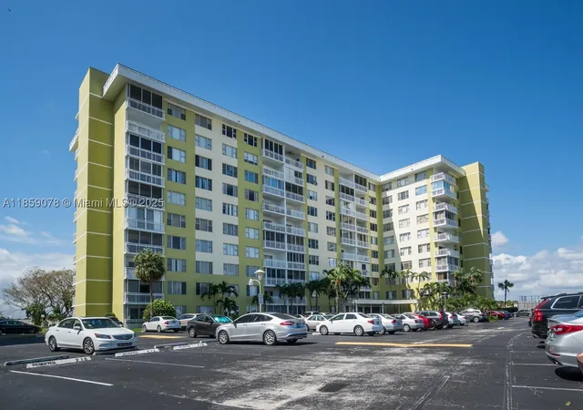 Homes for sale in Hollywood, FL | 4400 Hillcrest Dr #520C, Hollywood, FL 33021 | MLS# A11859078