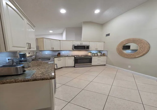 Homes for sale in Royal Palm Beach, FL | 115 Ramblewood Cir, Royal Palm Beach, FL 33411 | MLS# R11116503