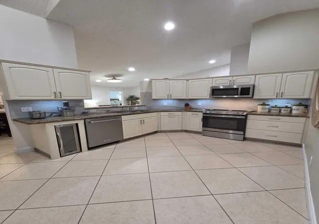 Homes for sale in Royal Palm Beach, FL | 115 Ramblewood Cir, Royal Palm Beach, FL 33411 | MLS# R11116503