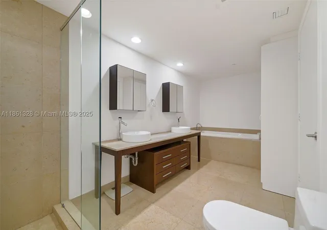 Photo 4 of Condo for sale at 495 Brickell Ave #402, Miami, FL 33131 | MLS# A11861328 | Listing updated on 2026-10-08