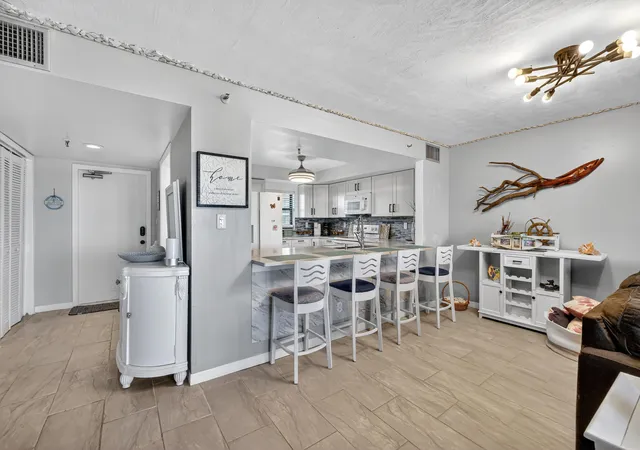 4th image of 801 S Ocean Dr #910, Fort Pierce, FL 34949 | MLS# R11117103