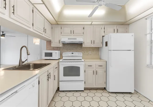 3rd image of 2701 Nassau Bnd #D2, Coconut Creek, FL 33066 | MLS# F10521349