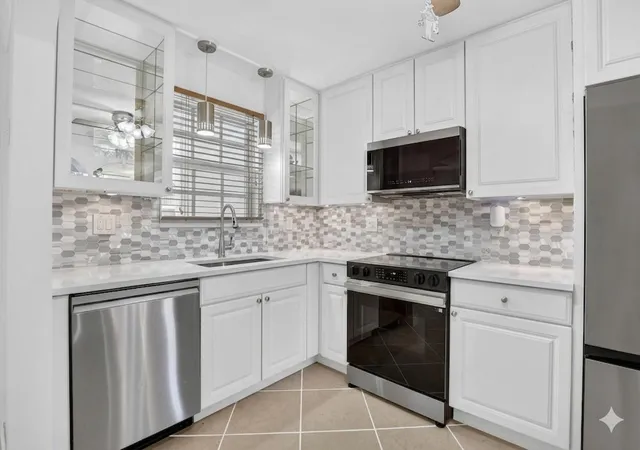 3rd image of 769 Jeffery St, Boca Raton, FL 33487
