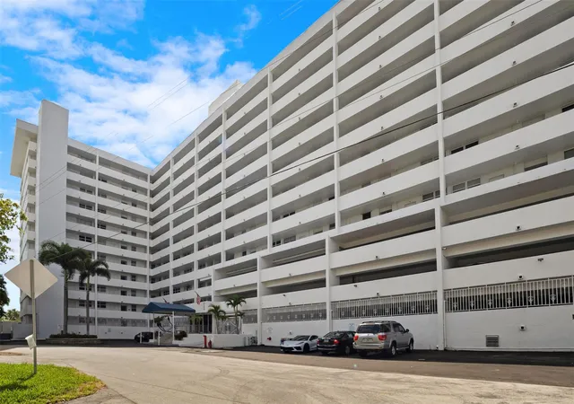 Homes for sale in Fort Lauderdale, FL | 3100 Ne 49th St #Ph05, Fort Lauderdale, FL 33308 | MLS# F10523103