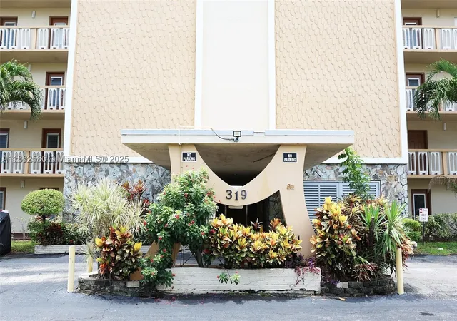 Photo 2 of Condo for sale at 319 Ne 14Th Ave #505, Hallandale Beach, FL 33009 | MLS# A11862580 | Listing updated on 2026-07-17