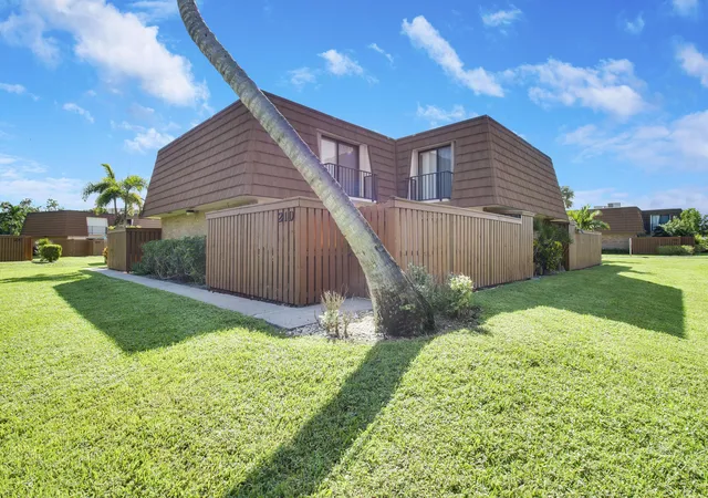 2nd image of 3900 County Line Rd #21d, Tequesta, FL 33469 | MLS# R11118331