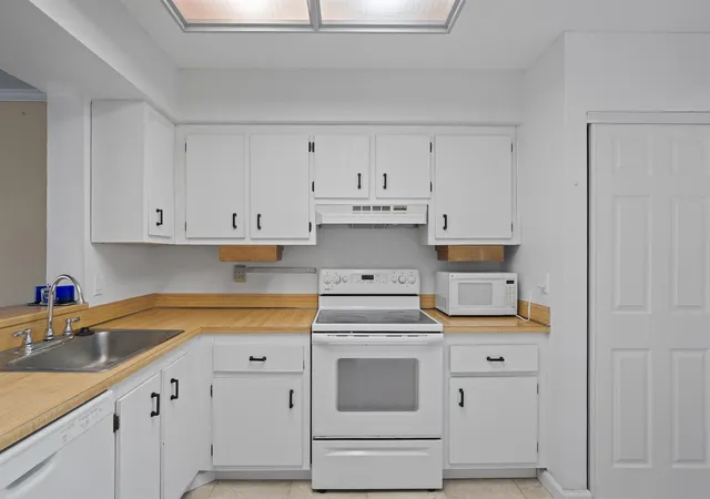 Homes for sale in Deerfield Beach, FL | 4550 Nw 18Th Ave #301, Deerfield Beach, FL 33064 | MLS# F10523287