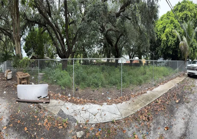 Land for sale at 555 Ne 147Th St, Miami, FL 33161 | MLS# A11868338