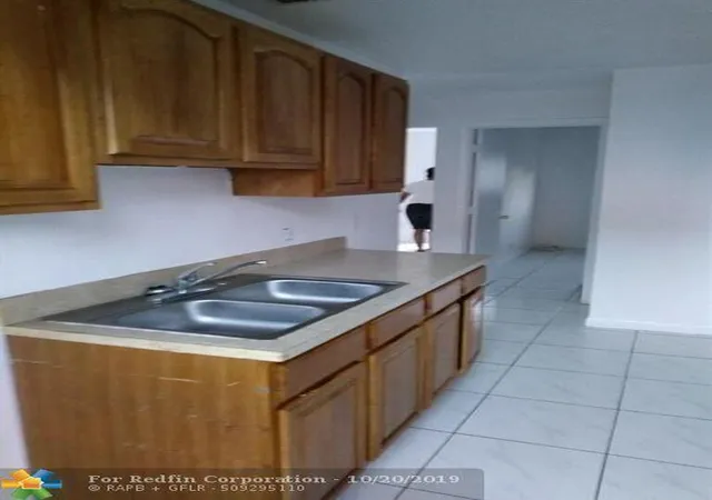 5th image of 2721 Avenue Avenue S #A1, Riviera Beach, FL 33404 | MLS# R11119901