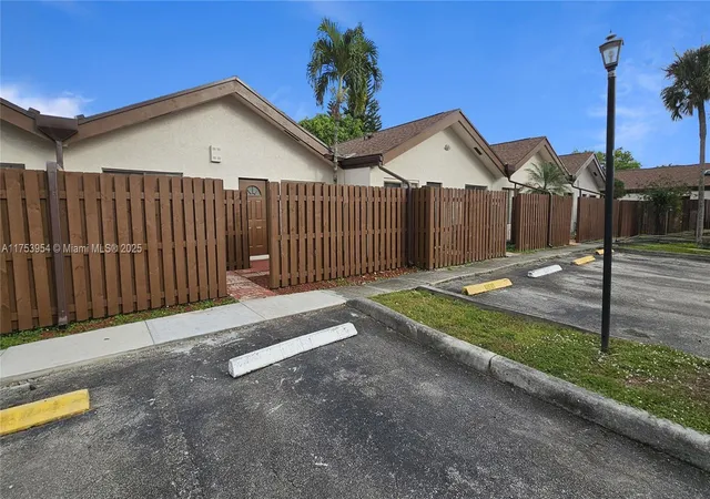 Homes for sale in Plantation, FL | 1760 Nw 72nd Ave #81, Plantation, FL 33313 | MLS# R11120059