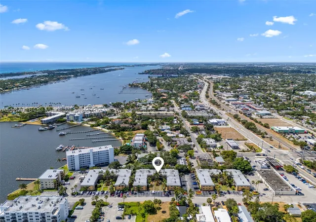 image of 200 Croton Ave, Lantana, FL 33462