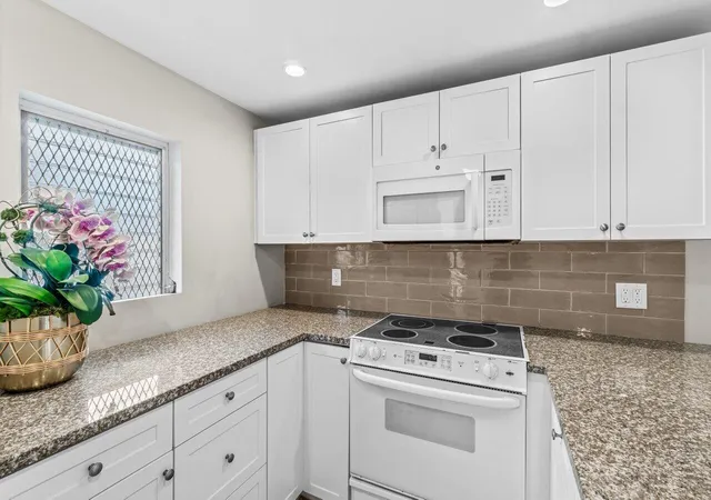 Homes for sale in Boynton Beach, FL | 2191 Ne 1St Ct #Apt 106, Boynton Beach, FL 33435 | MLS# R11120385