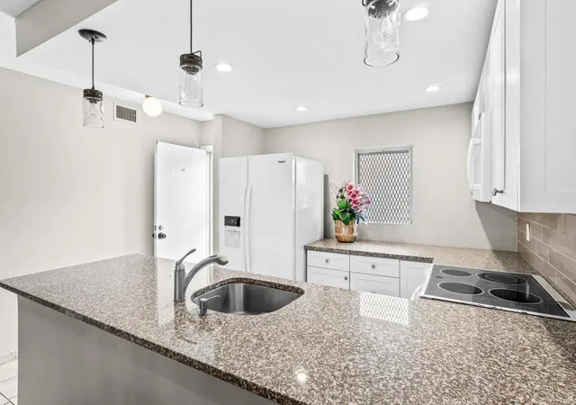 Homes for sale in Boynton Beach, FL | 2191 Ne 1St Ct #Apt 106, Boynton Beach, FL 33435 | MLS# R11120385