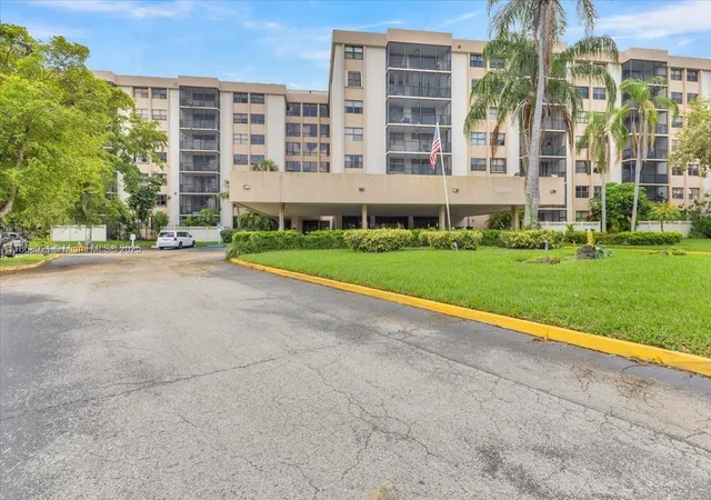 Homes for sale in Miami, FL | 900 Ne 195Th Street #607, Miami, FL 33179 | MLS# A11868921