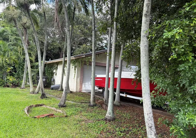 4th image of 2109 Pinehurst Dr, West Palm Beach, FL 33407 | MLS# F10524510