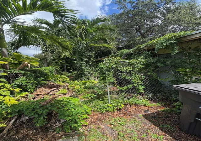 5th image of 2109 Pinehurst Dr, West Palm Beach, FL 33407 | MLS# F10524510