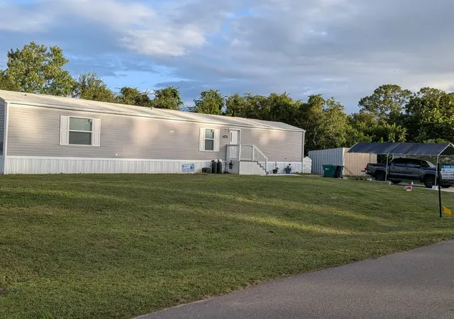 1st image of 5945 Se 95th Trail Trail, Okeechobee, FL 34974 | MLS# R11120449