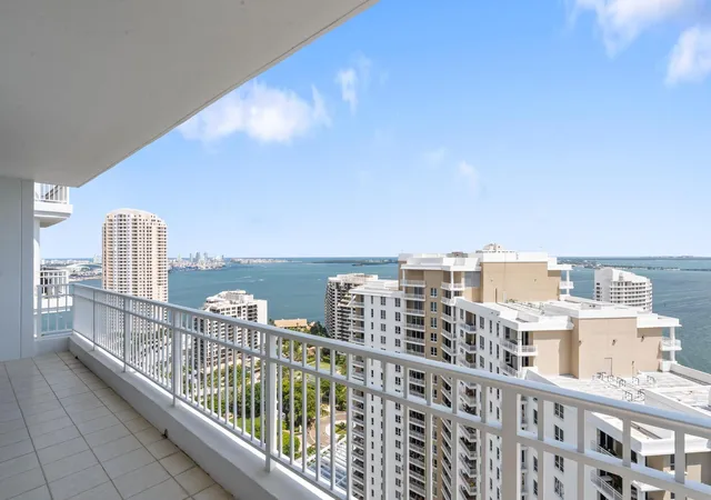 2nd image of 801 Brickell Key Blvd #2903, Miami, FL 33131 | MLS# F10524055