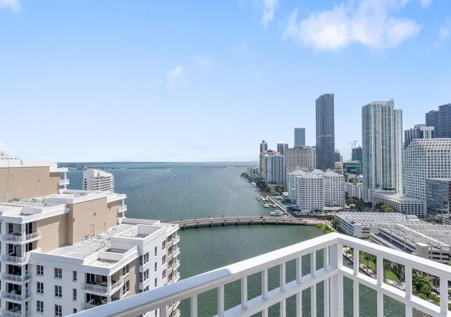 3rd image of 801 Brickell Key Blvd #2903, Miami, FL 33131 | MLS# F10524055