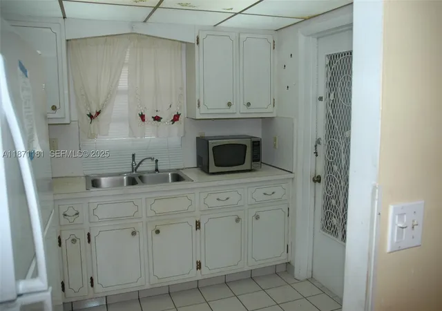 Photo 4 of Condo for sale at 5300 Washington St #Q307, Hollywood, FL 33021 | MLS# A11871181 | Listing updated on 2026-10-02
