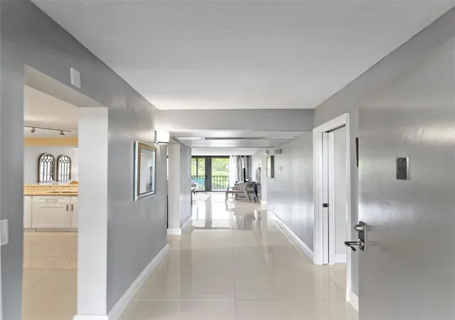 4th image of 16 Royal Palm Wy #302, Boca Raton, FL 33432 | MLS# F10524617